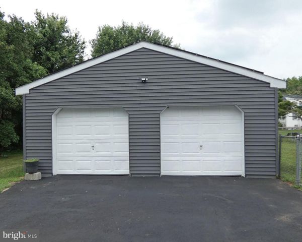 148 N DOLBOW AVE, Penns Grove, NJ 08069