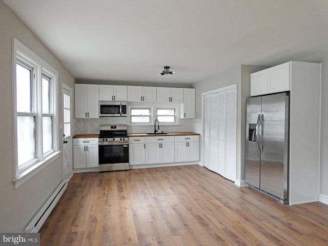 148 N DOLBOW AVE, Penns Grove, NJ 08069