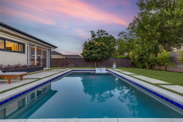 619 N Oak Cliff Boulevard, Dallas, TX 75208