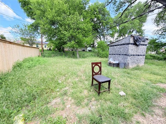 2435 E Pentagon Parkway, Dallas, TX 75241