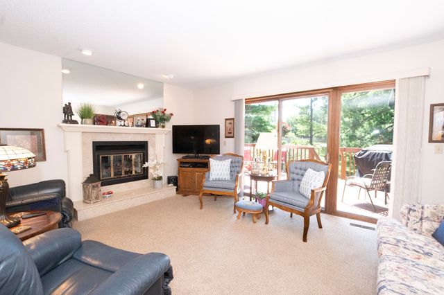 1100 42nd Street, West Des Moines, IA 50266
