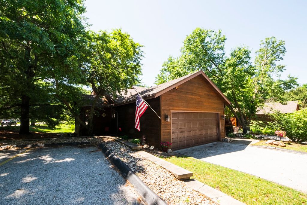 1100 42nd Street, West Des Moines, IA 50266