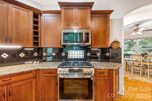 151 Hillside Drive, Swannanoa, NC 28778