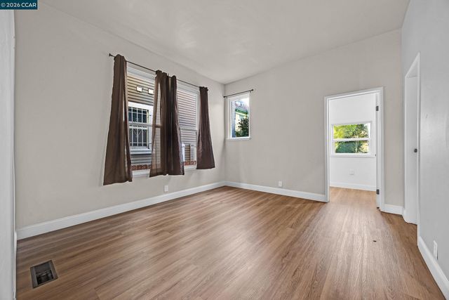 1923 West St, Oakland, CA 94612