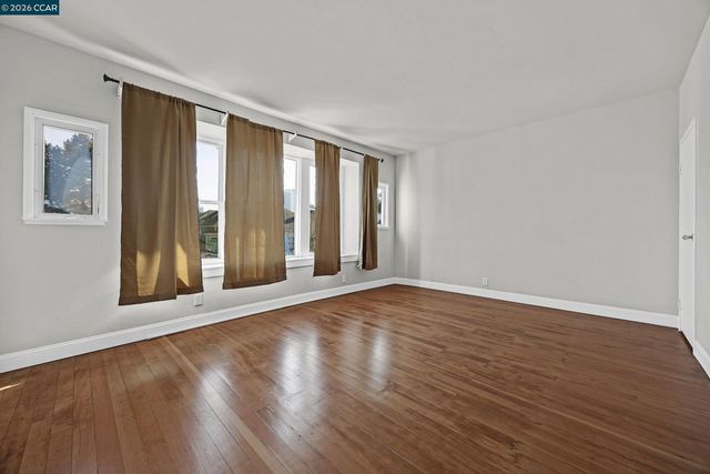 1923 West St, Oakland, CA 94612