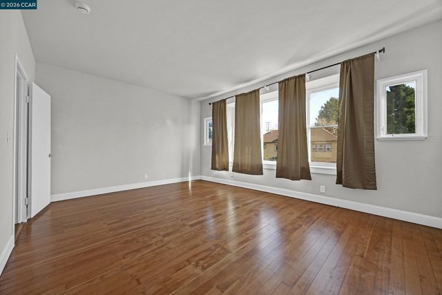 1923 West St, Oakland, CA 94612