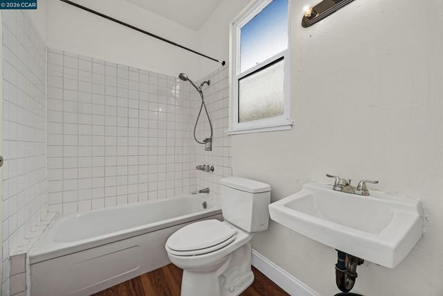 1923 West St, Oakland, CA 94612