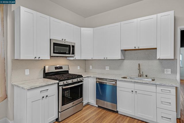 1923 West St, Oakland, CA 94612