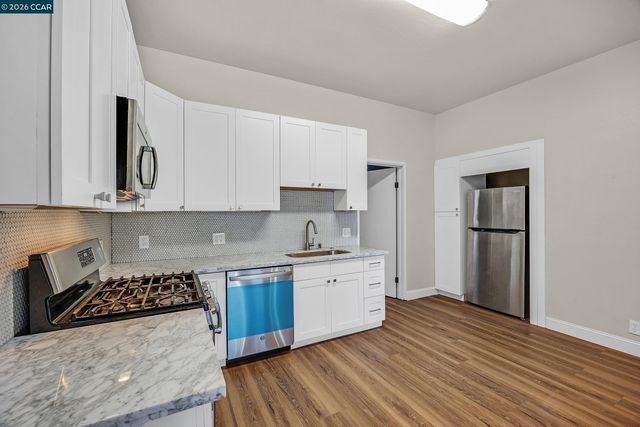 1923 West St, Oakland, CA 94612