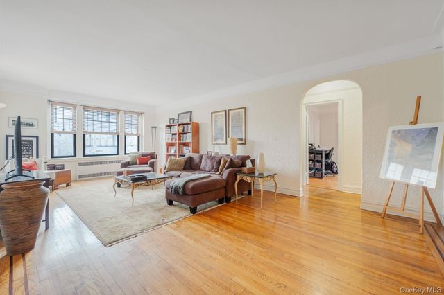 109-14 Ascan Avenue 4B, Forest Hills, NY 11375