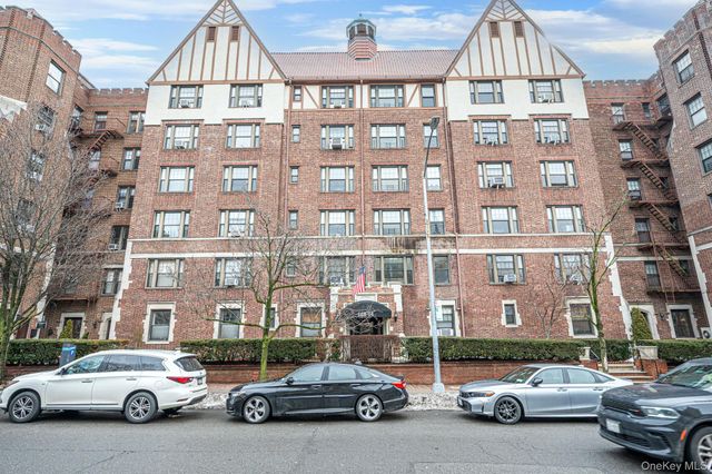 109-14 Ascan Avenue 4B, Forest Hills, NY 11375
