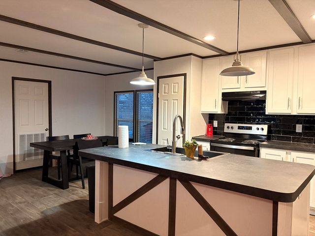 502 N Hendrickson St, Goldsmith, TX 79741