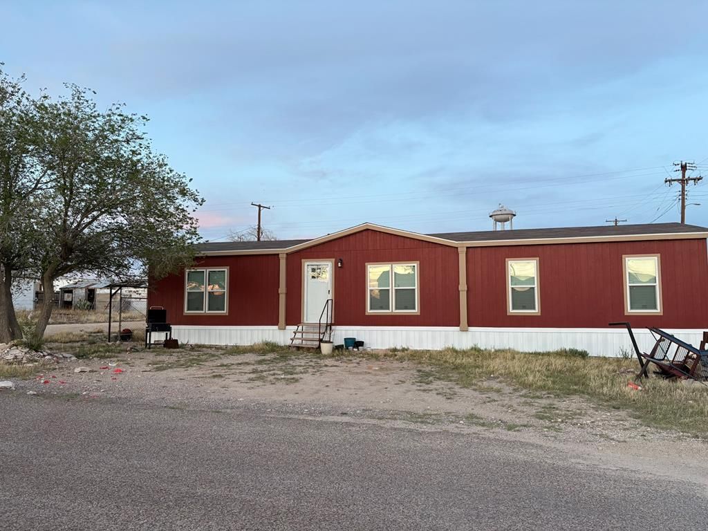 502 N Hendrickson St, Goldsmith, TX 79741