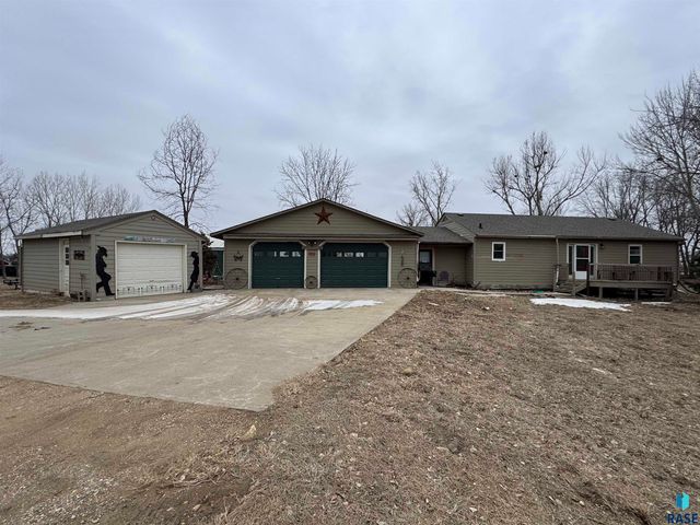46481 279th St Street, Lennox, SD 57039