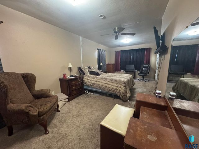 46481 279th St Street, Lennox, SD 57039