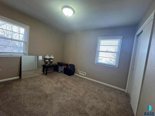 46481 279th St Street, Lennox, SD 57039