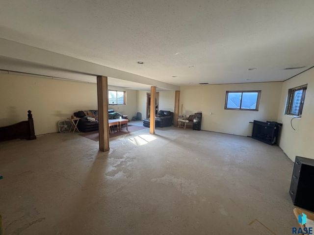 46481 279th St Street, Lennox, SD 57039