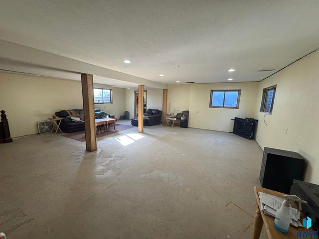 46481 279th St Street, Lennox, SD 57039