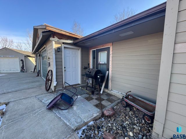 46481 279th St Street, Lennox, SD 57039