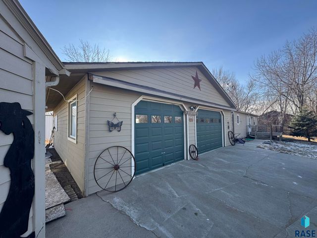 46481 279th St Street, Lennox, SD 57039