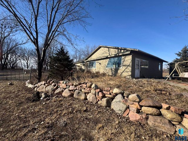 46481 279th St Street, Lennox, SD 57039