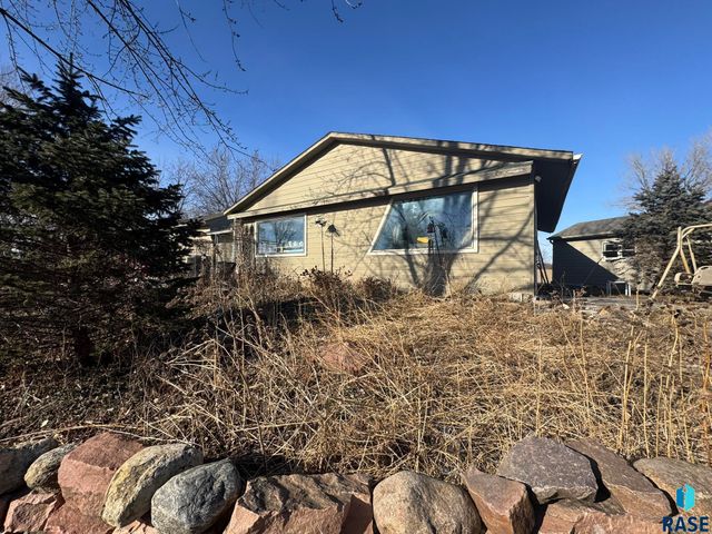 46481 279th St Street, Lennox, SD 57039