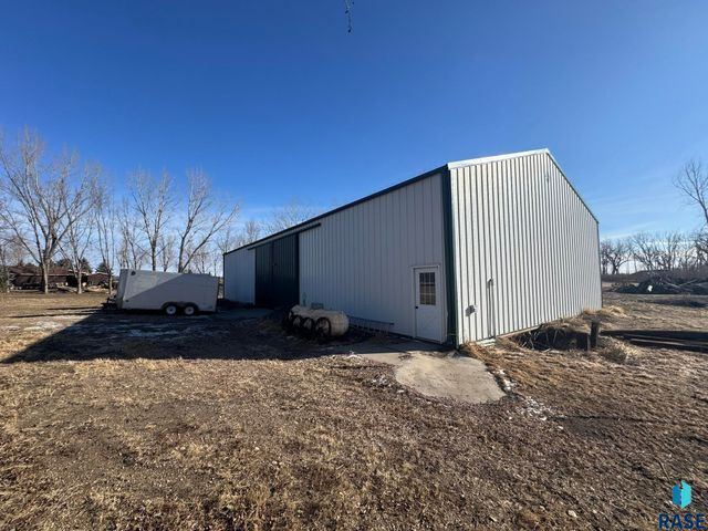 46481 279th St Street, Lennox, SD 57039