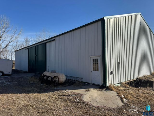 46481 279th St Street, Lennox, SD 57039