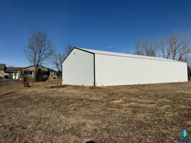 46481 279th St Street, Lennox, SD 57039