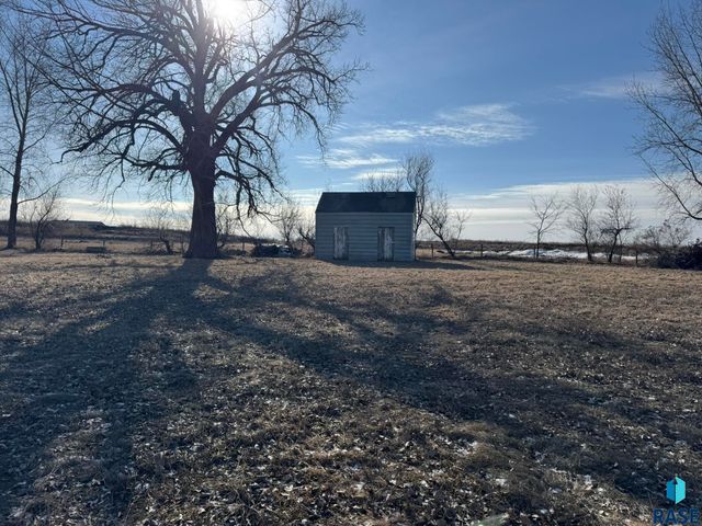 46481 279th St Street, Lennox, SD 57039