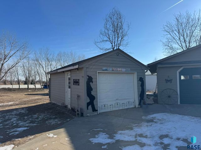 46481 279th St Street, Lennox, SD 57039