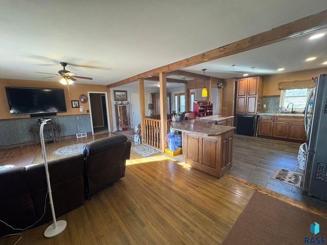 46481 279th St Street, Lennox, SD 57039