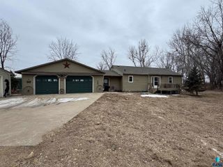 46481 279th St Street, Lennox, SD 57039