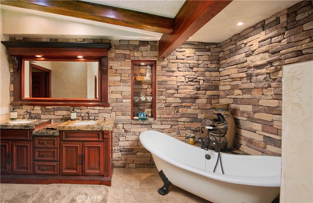 Image 18 of property listing at 30602 Hasley Canyon Road, Castaic, CA 91384
