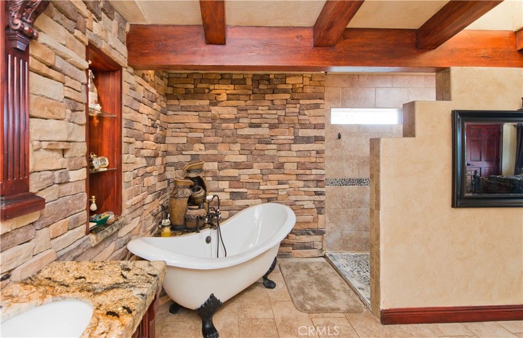 Image 19 of property listing at 30602 Hasley Canyon Road, Castaic, CA 91384