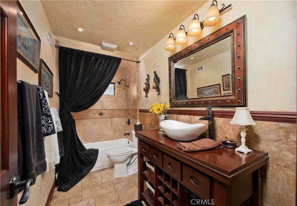 Image 23 of property listing at 30602 Hasley Canyon Road, Castaic, CA 91384