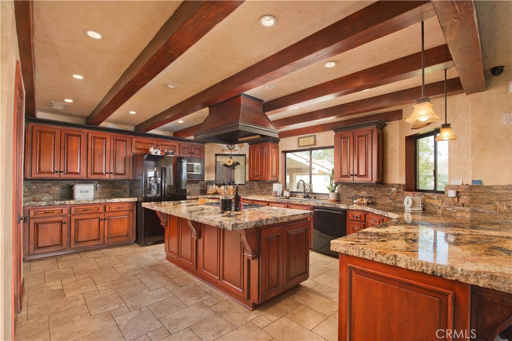 Image 3 of property listing at 30602 Hasley Canyon Road, Castaic, CA 91384