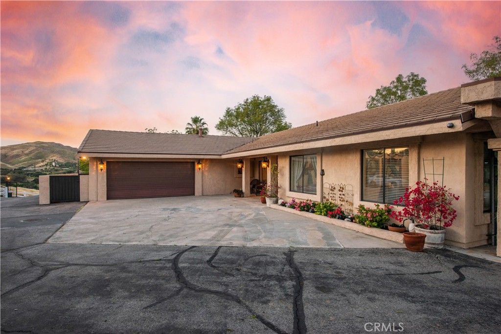 Image 47 of property listing at 30602 Hasley Canyon Road, Castaic, CA 91384