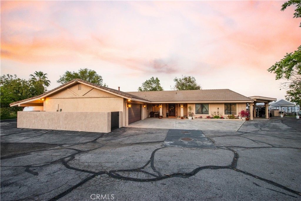 Image 48 of property listing at 30602 Hasley Canyon Road, Castaic, CA 91384