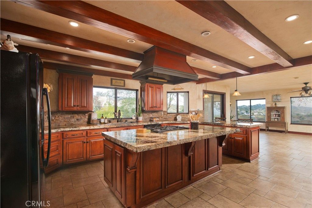 Image 4 of property listing at 30602 Hasley Canyon Road, Castaic, CA 91384