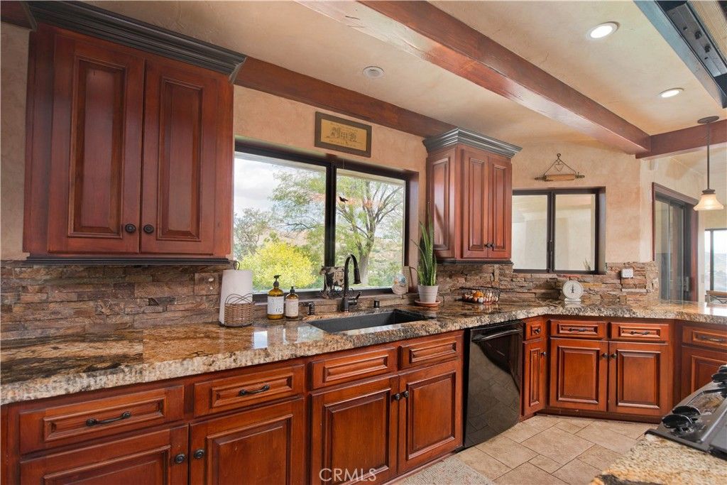 Image 5 of property listing at 30602 Hasley Canyon Road, Castaic, CA 91384