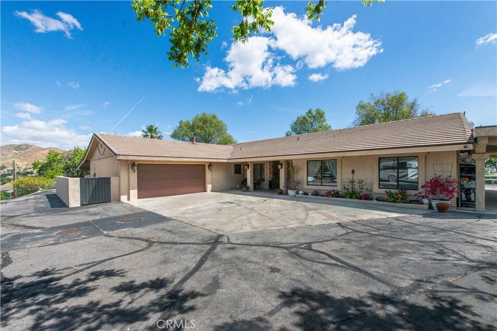 Image 70 of property listing at 30602 Hasley Canyon Road, Castaic, CA 91384