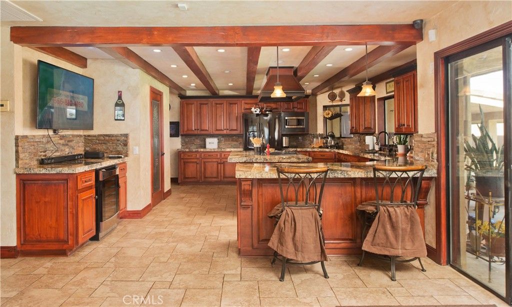 Image 7 of property listing at 30602 Hasley Canyon Road, Castaic, CA 91384
