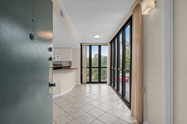 311 69th Ave N Apt 106, Myrtle Beach, SC 29572