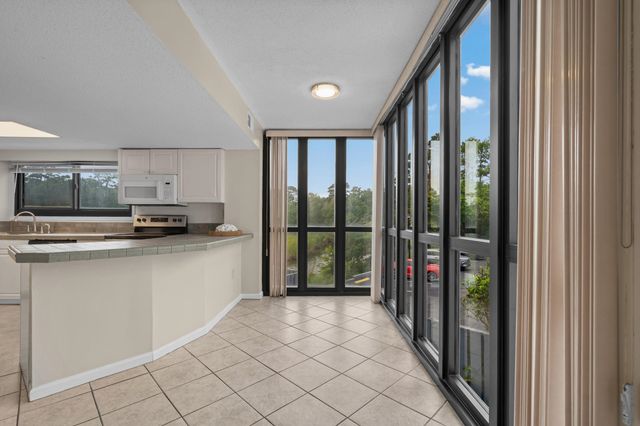 311 69th Ave N Apt 106, Myrtle Beach, SC 29572