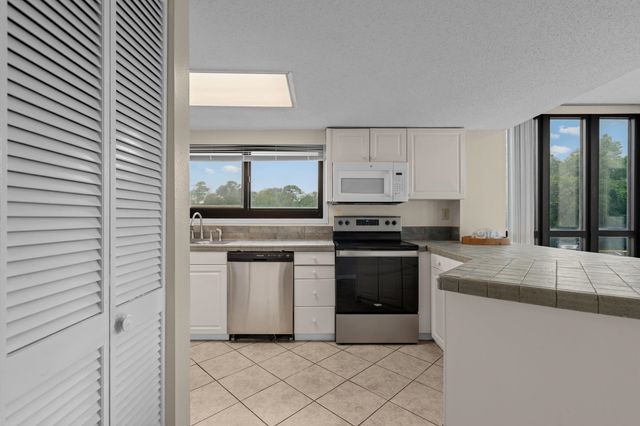 311 69th Ave N Apt 106, Myrtle Beach, SC 29572