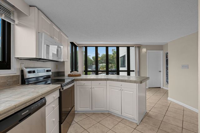 311 69th Ave N Apt 106, Myrtle Beach, SC 29572