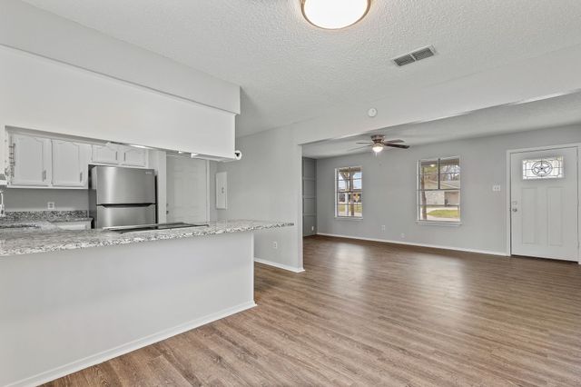 220 S League Street S, Sulphur Springs, TX 75482