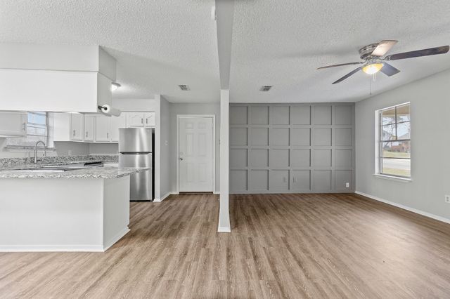 220 S League Street S, Sulphur Springs, TX 75482