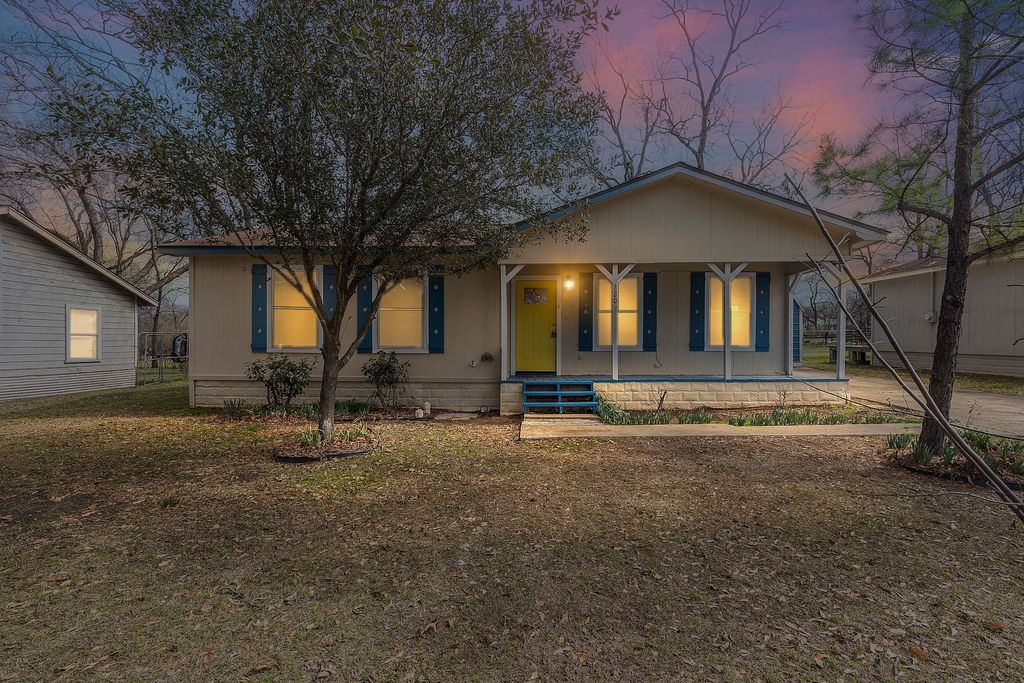 220 S League Street S, Sulphur Springs, TX 75482
